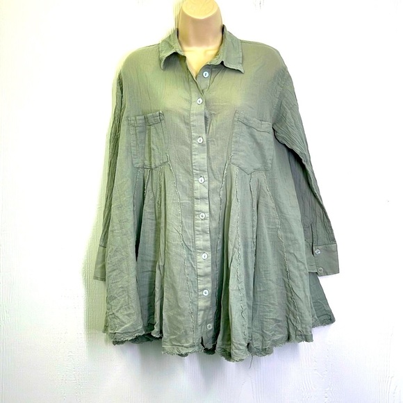 Free People - Light Green Button Down Raw Hemline Flowy Blouse Size Small - Picture 2 of 11